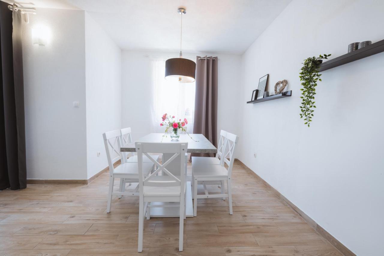 Apartments Marusic Макарска Экстерьер фото