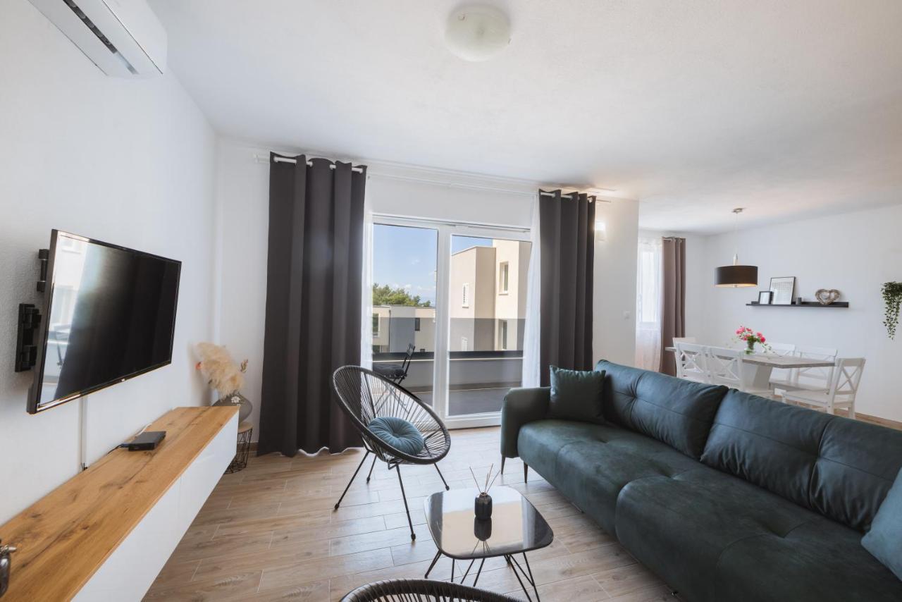 Apartments Marusic Макарска Экстерьер фото