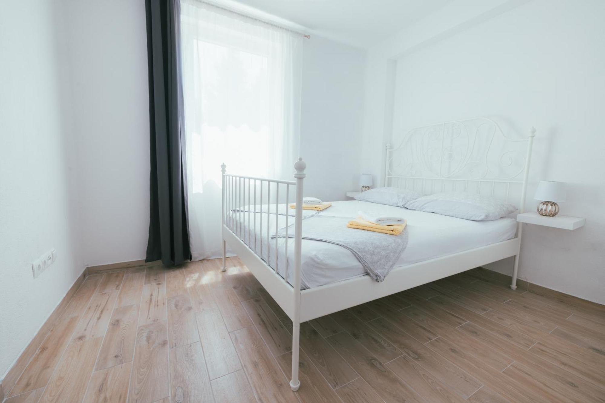 Apartments Marusic Макарска Экстерьер фото