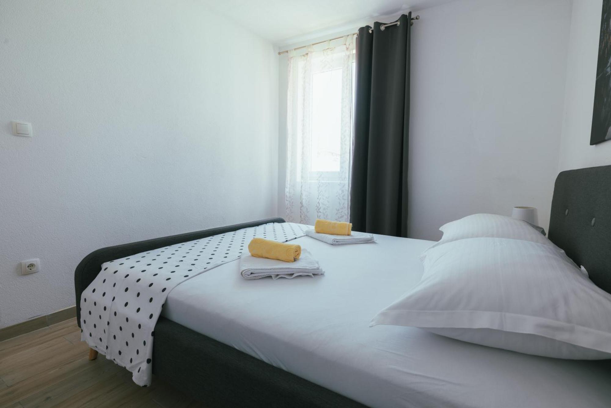 Apartments Marusic Макарска Экстерьер фото