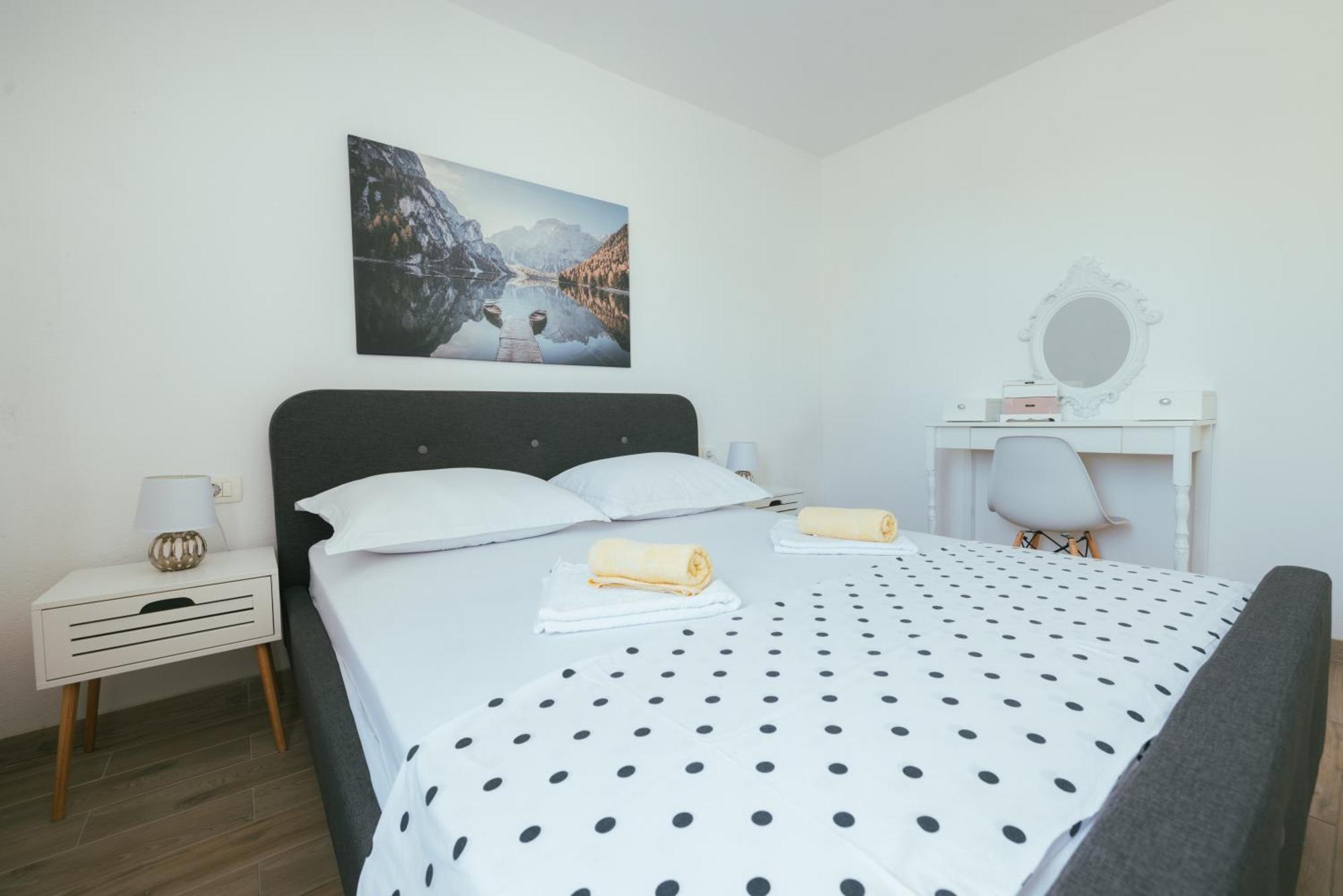 Apartments Marusic Макарска Экстерьер фото